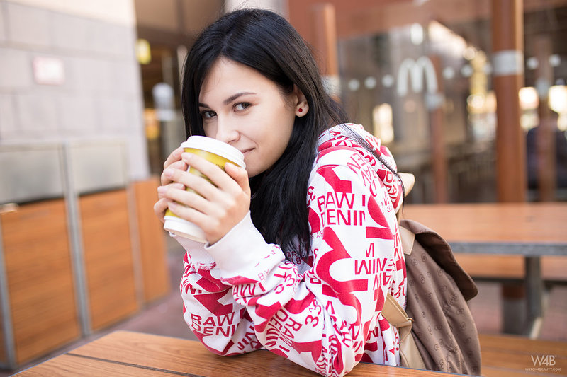 Оля, 19 лет, 1 размер груди